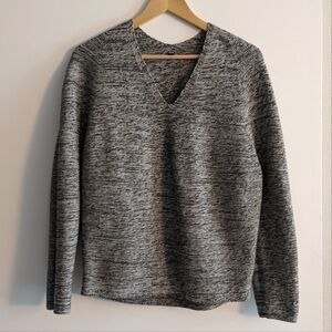 Uniqlo Cotton 3D Knit Cocoon V-Neck Sweater